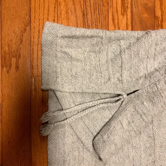 Madewell Soft Gray Knit Sleeveless Sweater, size large - Picture 7 of 10